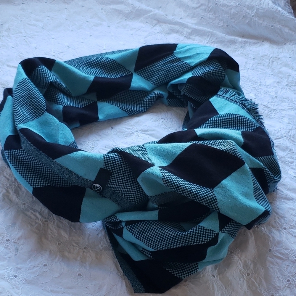 Ivivva nwt scarf wrap blue and black